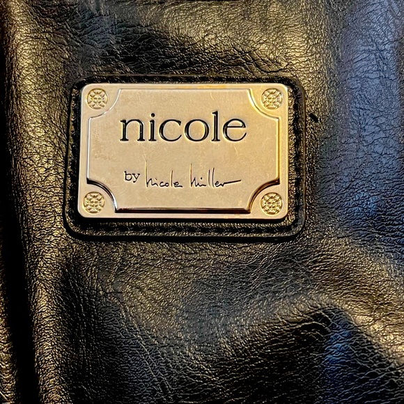 Nicole miller black leather purse with silver hardware in great condition - Picture 7 of 9